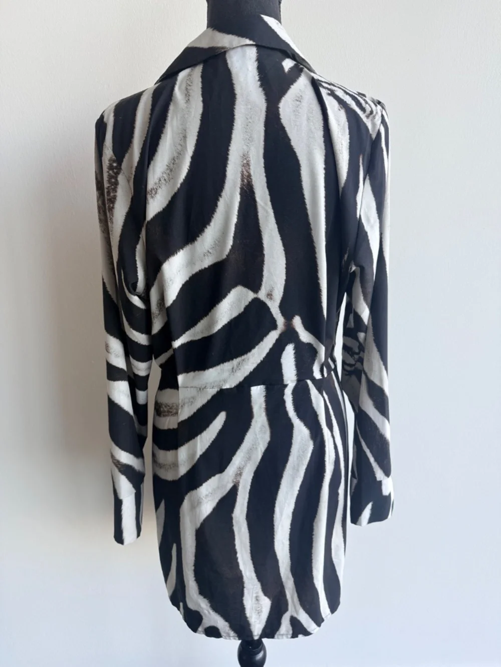PRETTYLITTLETHING Zebra Pattern Button-up - Picture 7 of 8
